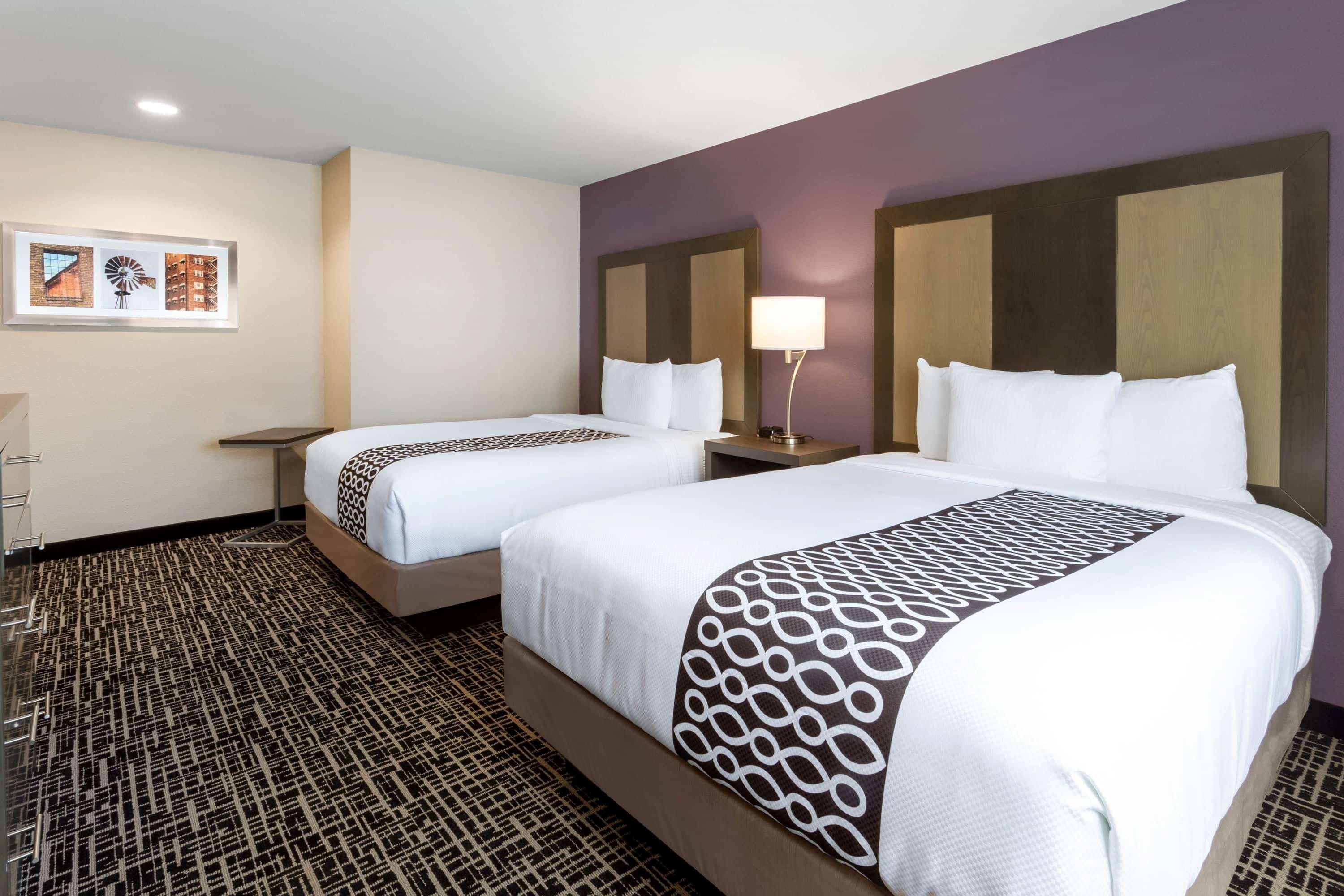 La Quinta By Wyndham Wichita Airport Hotel Exterior photo